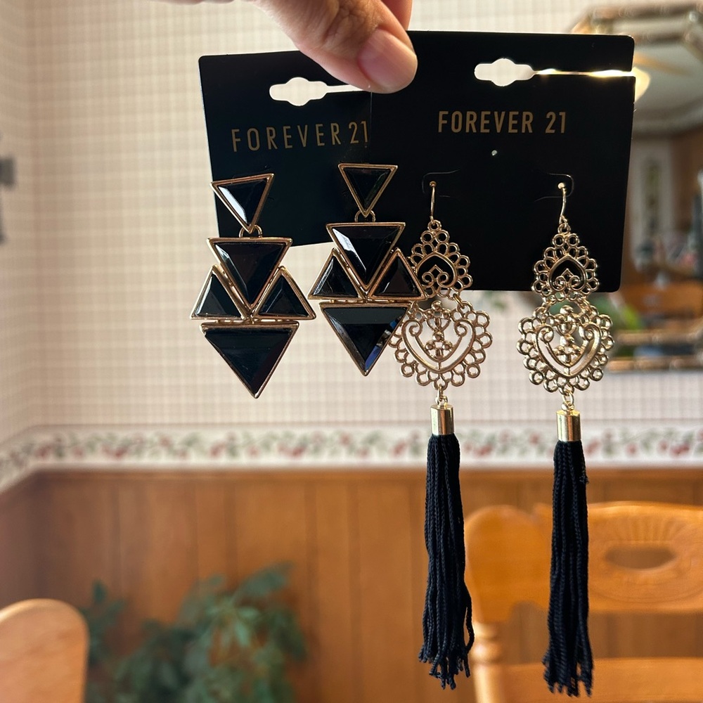 Forever 21 Black and Gold Geometric Earrings
